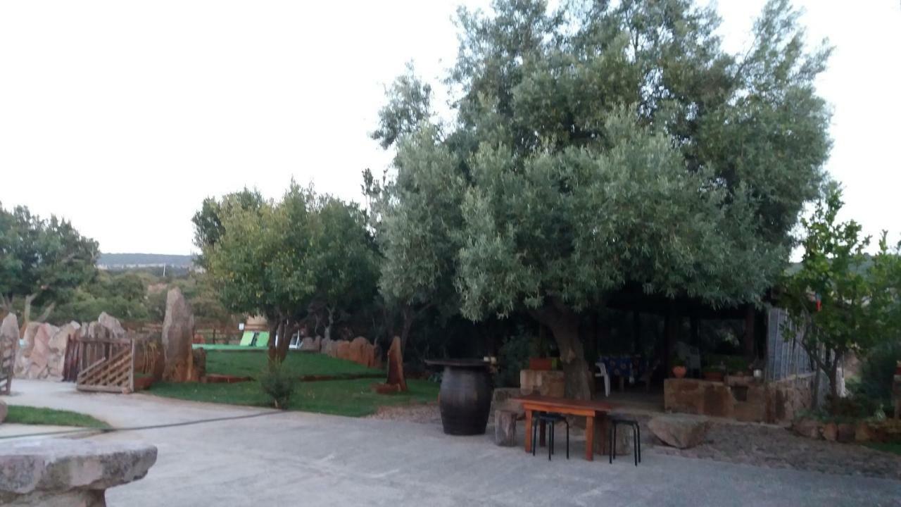 Agriturismo Sa E Padedda Mores Exteriör bild