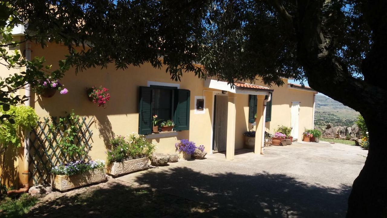 Agriturismo Sa E Padedda Mores Exteriör bild